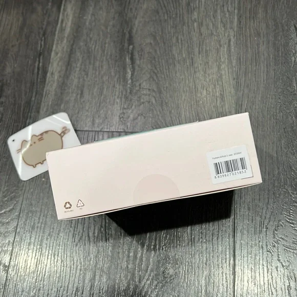 Pusheen AirPods 1/2 case - Picture 10 of 11